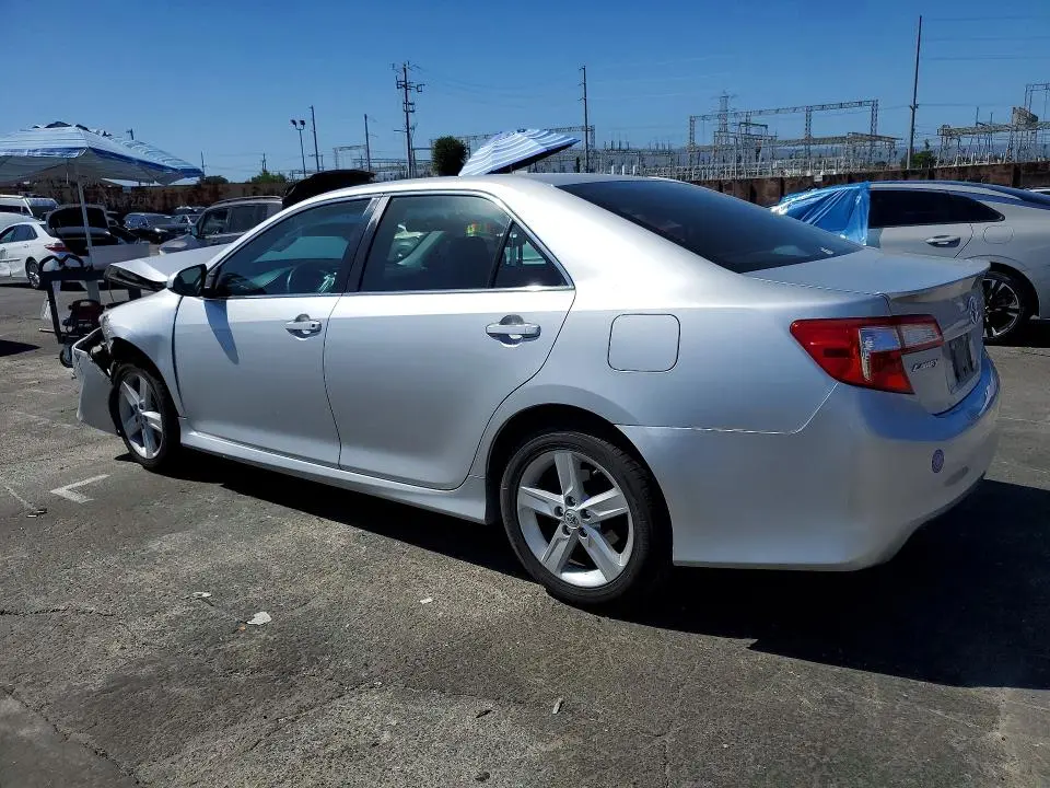 2014 TOYOTA CAMRY SE  