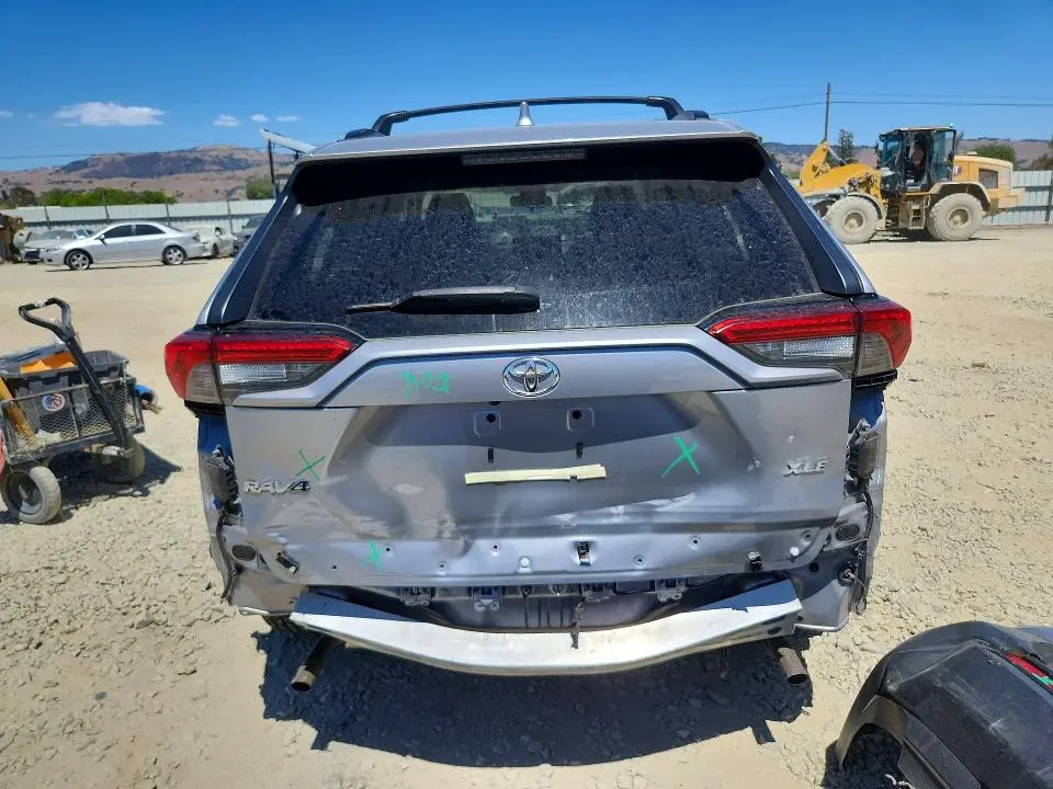 2019 TOYOTA RAV4 XLE  