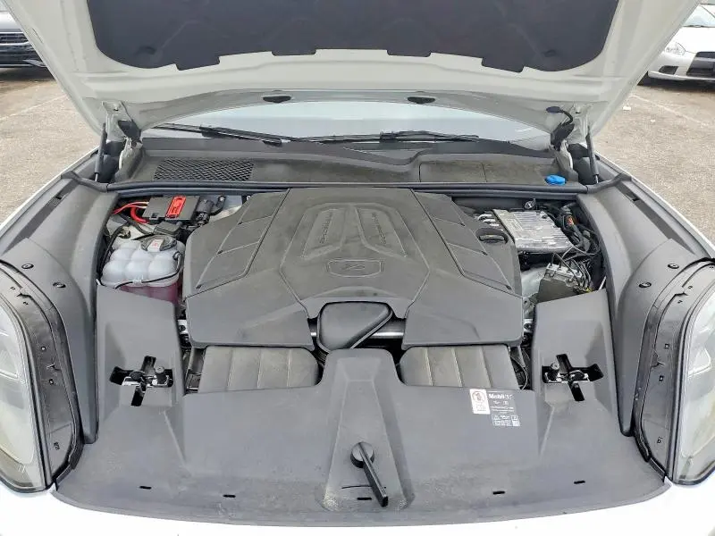 2025 PORSCHE CAYENNE   