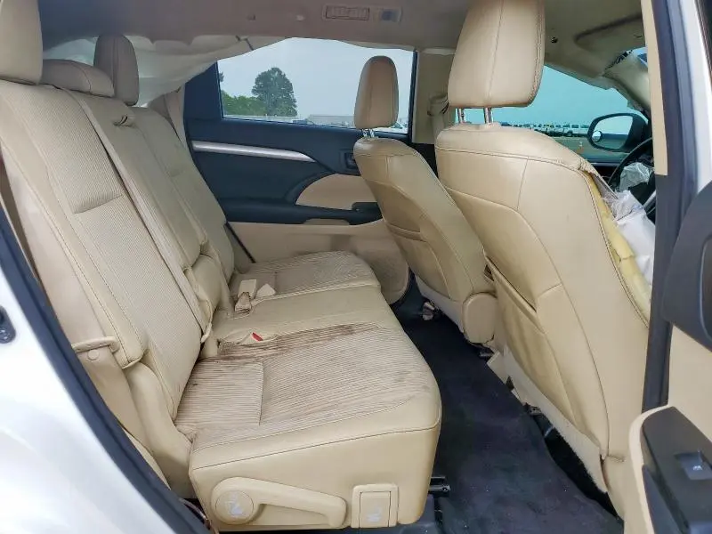 2015 TOYOTA HIGHLANDER LE  
