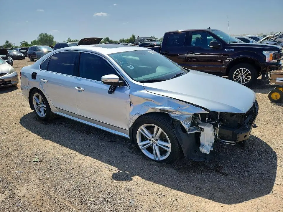 2015 VOLKSWAGEN PASSAT SE  