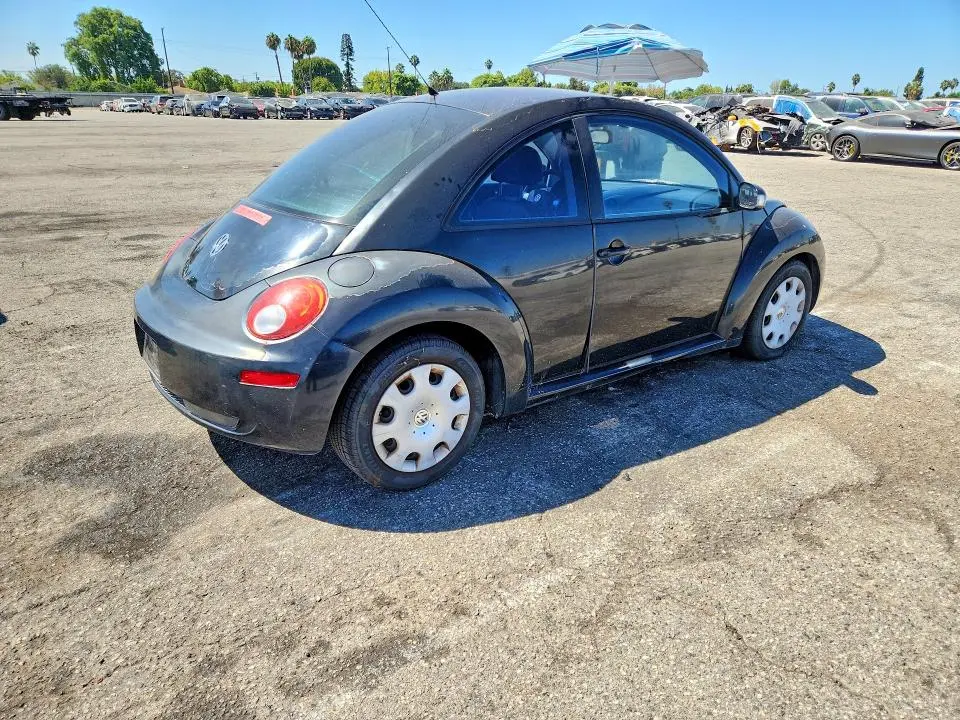 2010 VOLKSWAGEN NEW BEETLE   