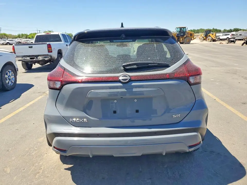 2024 NISSAN KICKS SR  