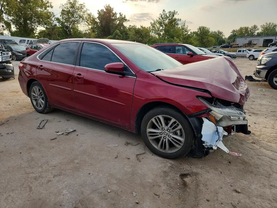 2016 TOYOTA CAMRY SE  
