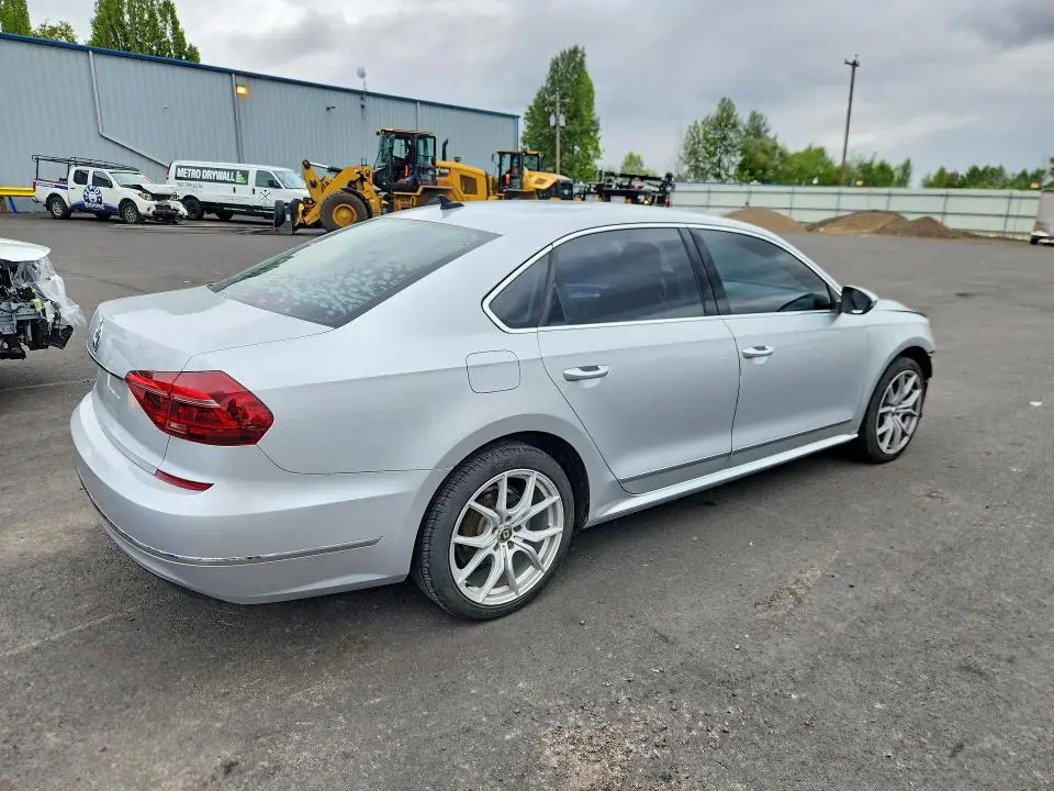 2017 VOLKSWAGEN PASSAT SE  