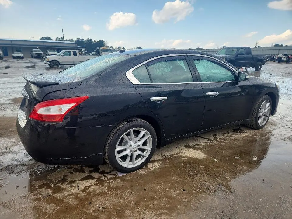 2010 NISSAN MAXIMA S  