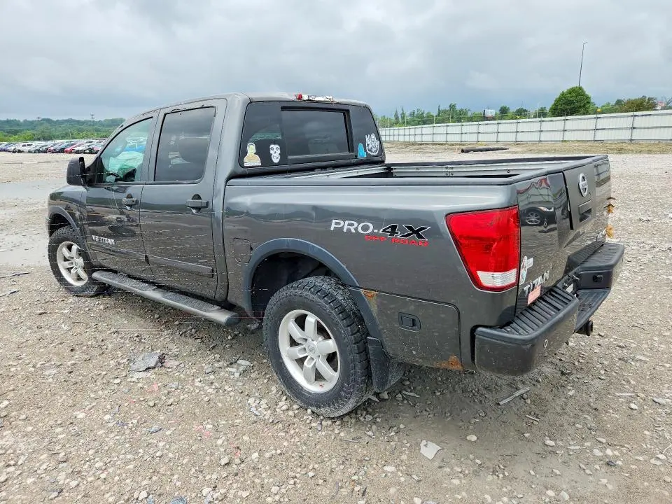 2011 NISSAN TITAN SV  