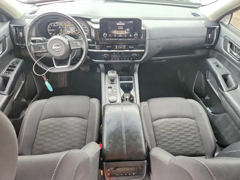 2023 NISSAN PATHFINDER SV  