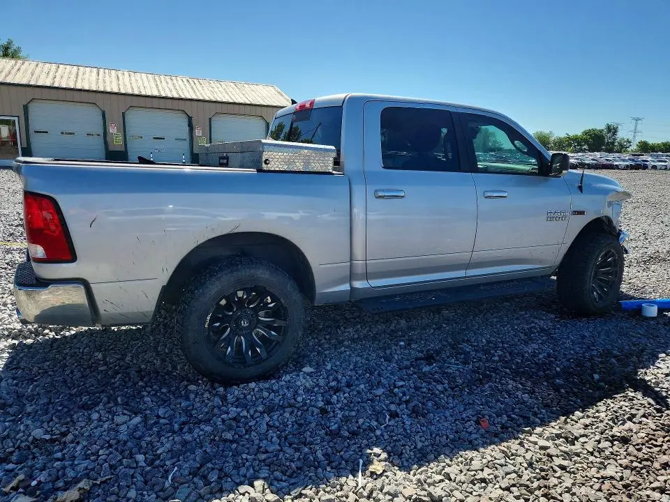 2016 RAM 1500 SLT  