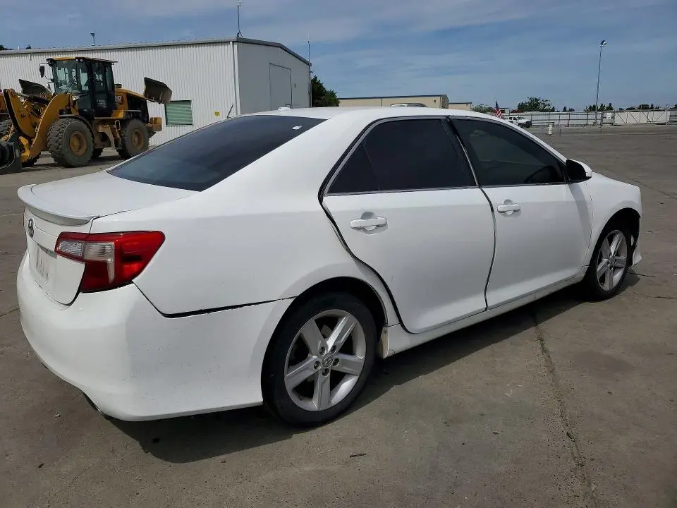 2014 TOYOTA CAMRY SE  