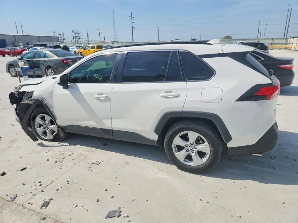 2020 TOYOTA RAV4 XLE  