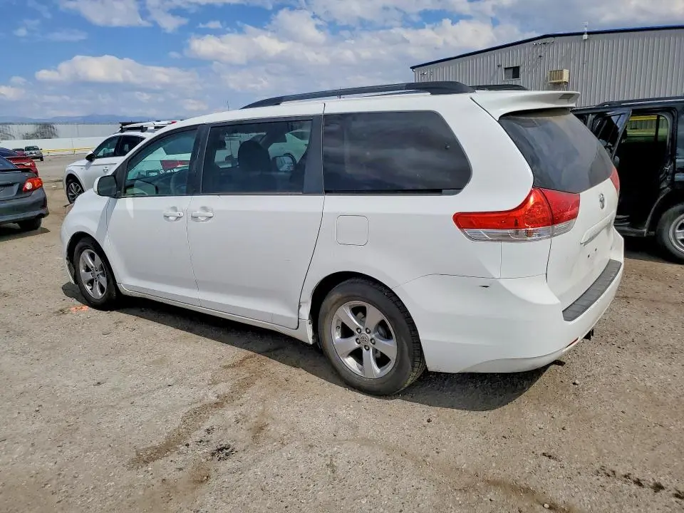 2012 TOYOTA SIENNA LE 8-PASSENGER  