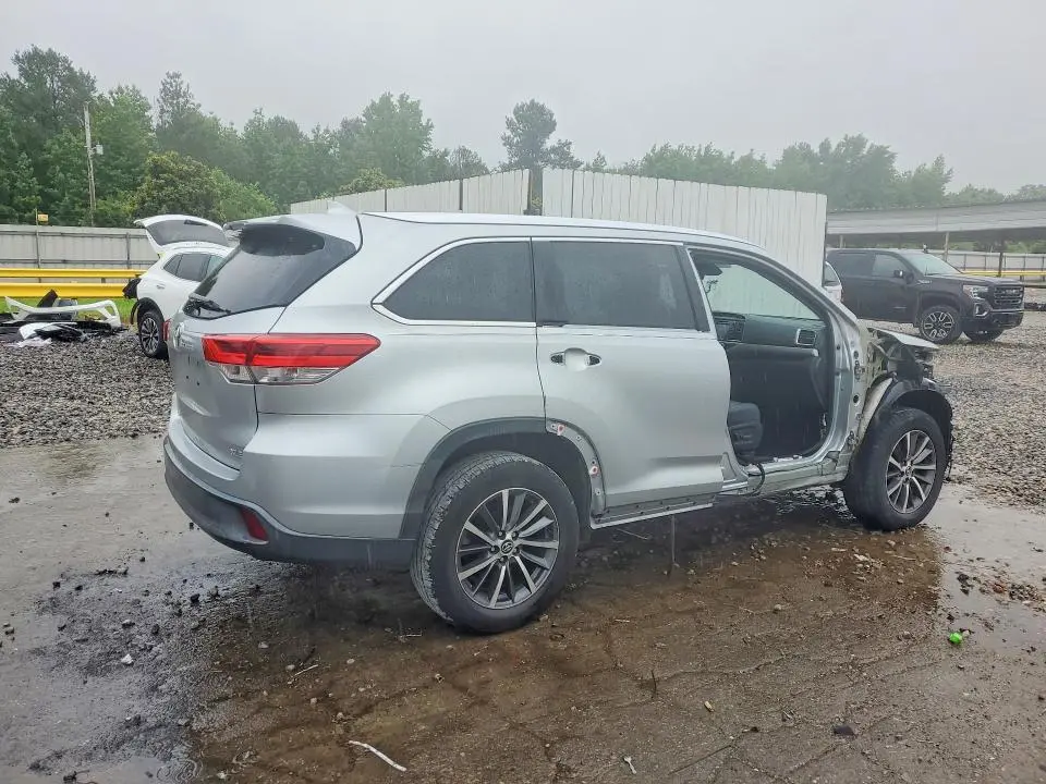 2019 TOYOTA HIGHLANDER XLE  