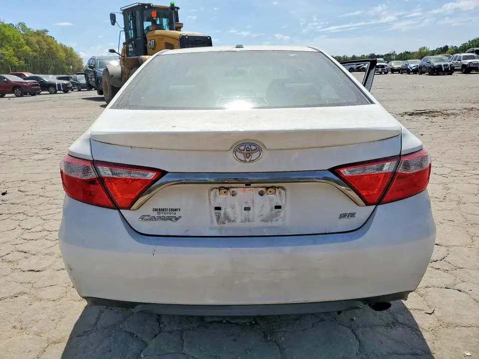 2017 TOYOTA CAMRY SE  