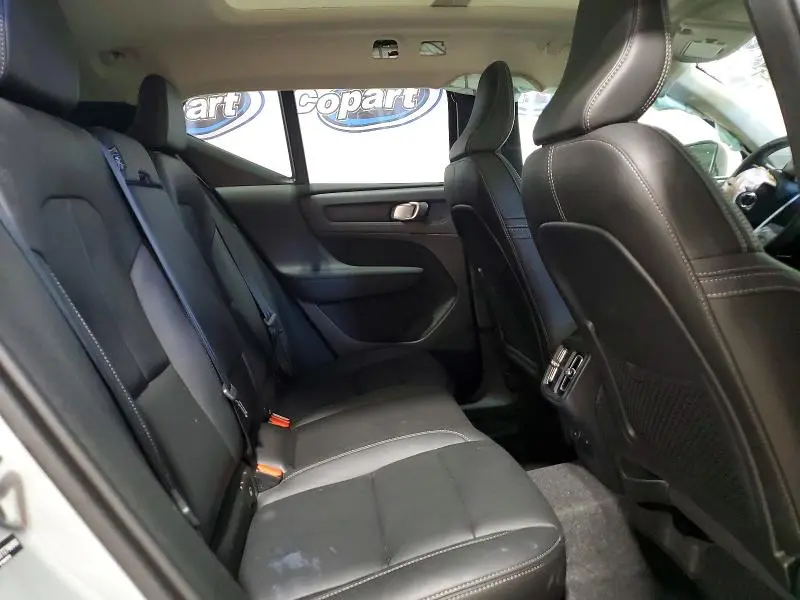 2026 VOLVO XC40 PLUS  