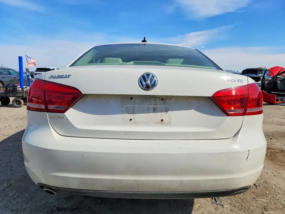 2013 VOLKSWAGEN PASSAT SE  