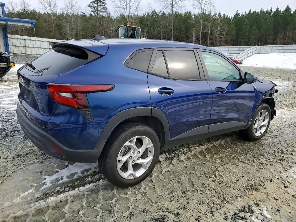 2024 CHEVROLET TRAX LS  