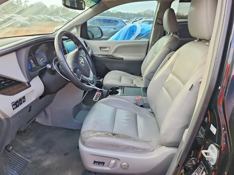 2015 TOYOTA SIENNA XLE 8-PASSENGER  