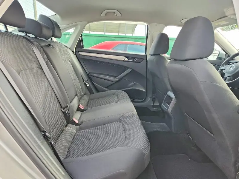 2013 VOLKSWAGEN PASSAT S  