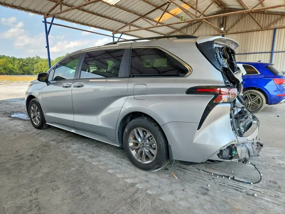2025 TOYOTA SIENNA XLE 8-PASSENGER  