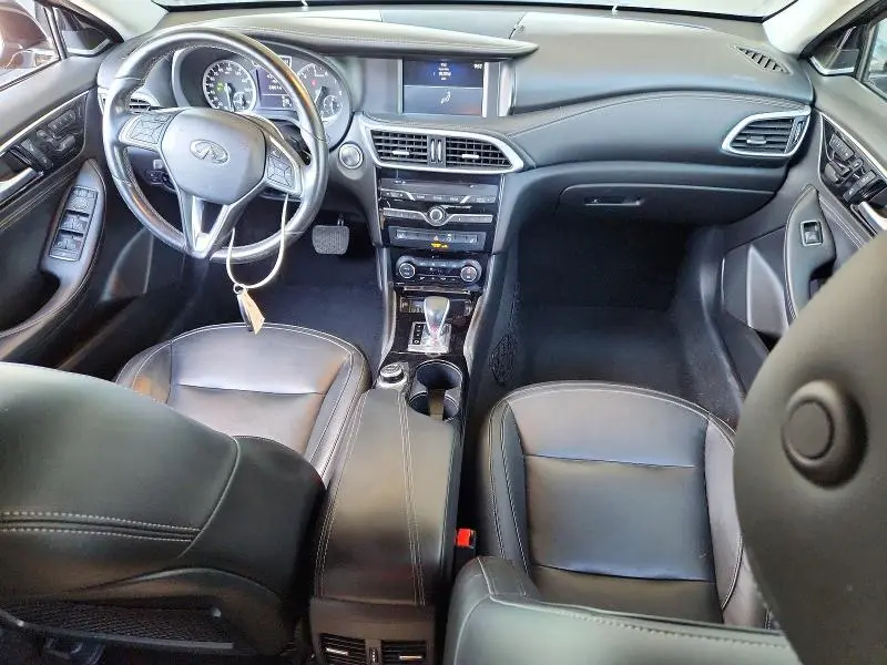2017 INFINITI QX30 BASE  