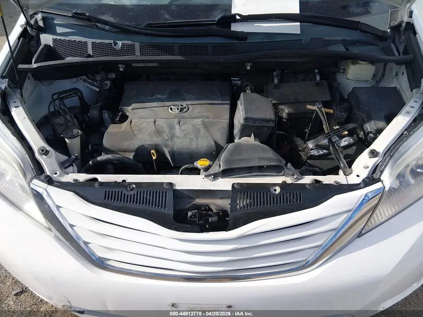 2015 TOYOTA SIENNA LE 8 PASSENGER