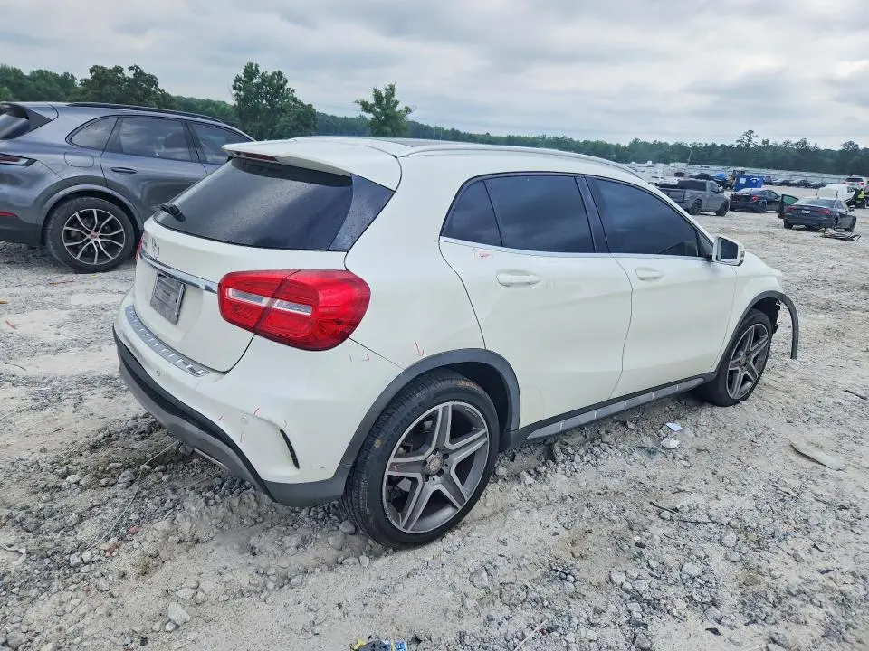 2015 MERCEDES-BENZ GLA 250  