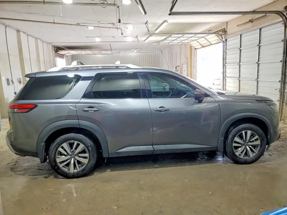 2024 NISSAN PATHFINDER SL  