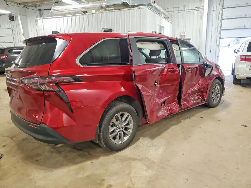 2025 TOYOTA SIENNA LE 8-PASSENGER  