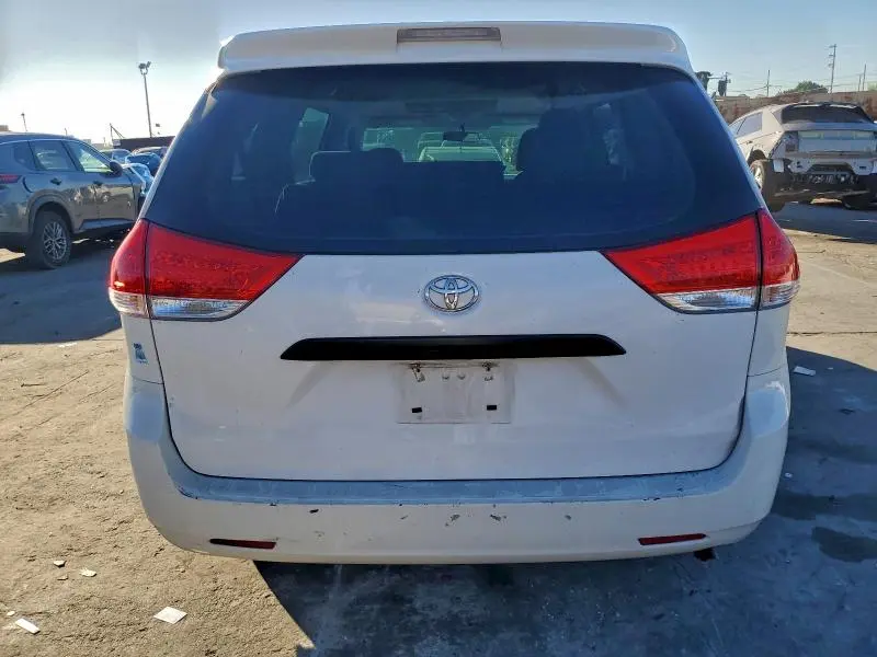 2014 TOYOTA SIENNA   