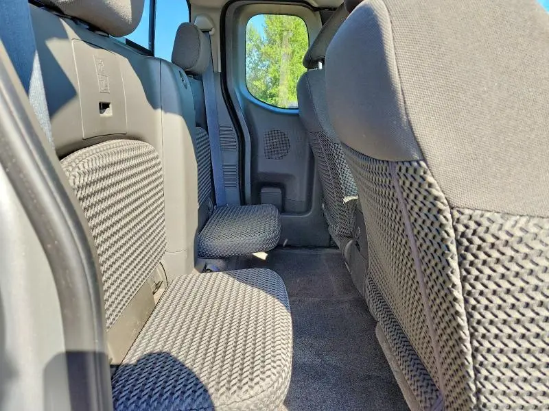 2017 NISSAN FRONTIER SV  