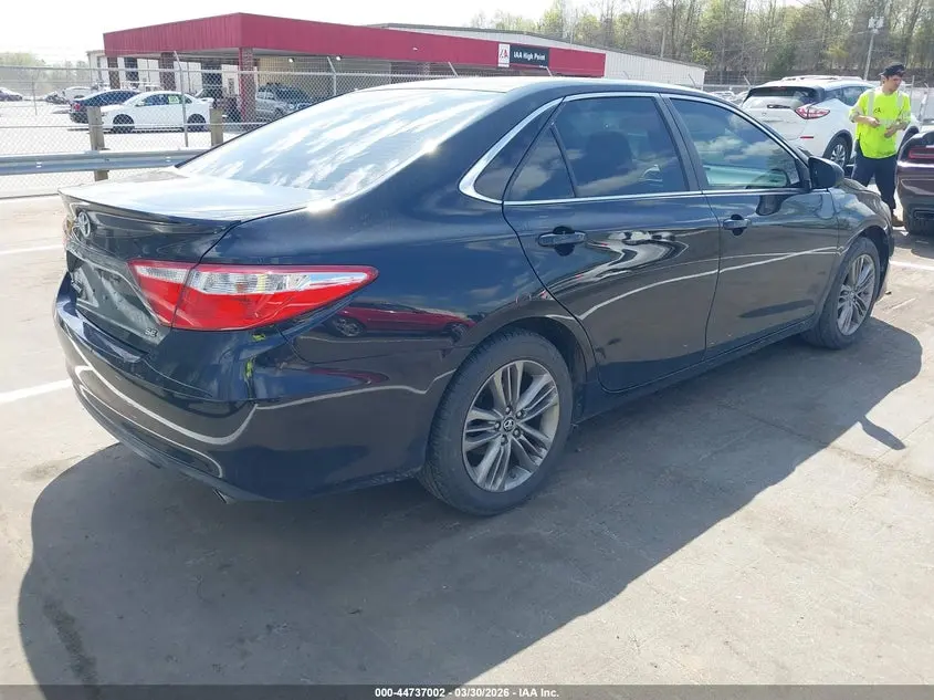 2016 TOYOTA CAMRY SE