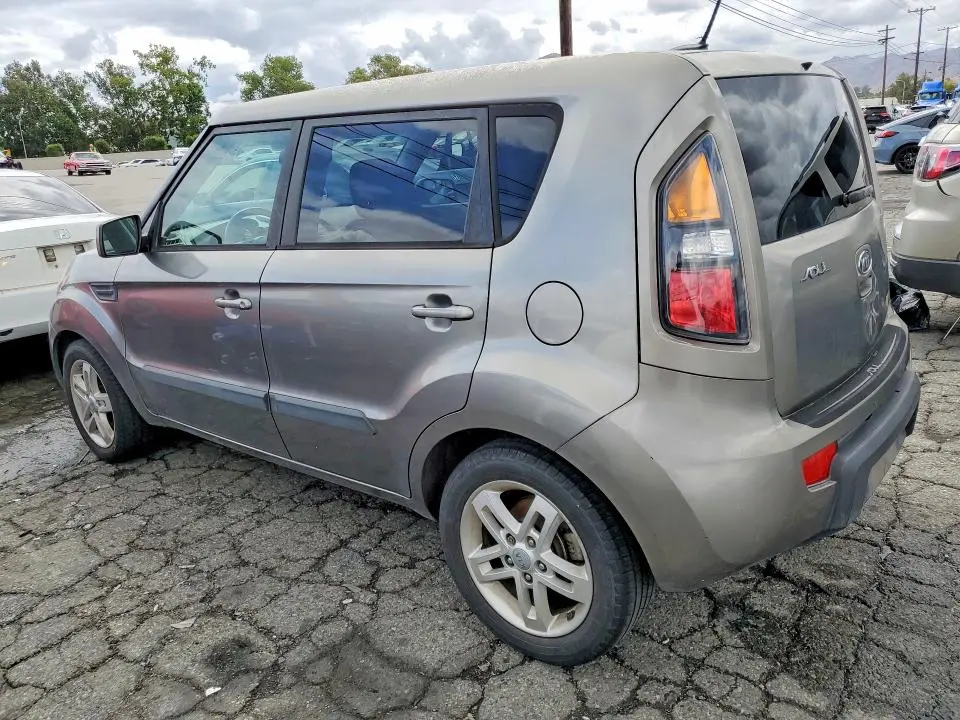 2011 KIA SOUL +  