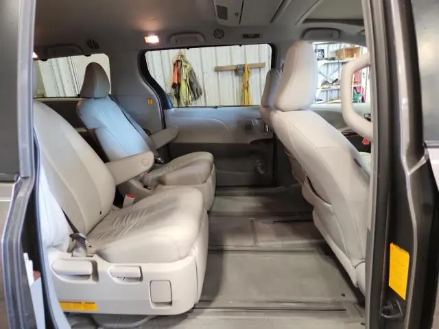 2012 TOYOTA SIENNA XLE  