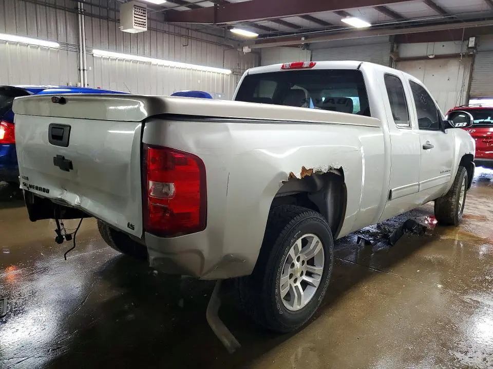 2011 CHEVROLET SILVERADO C1500 LS  