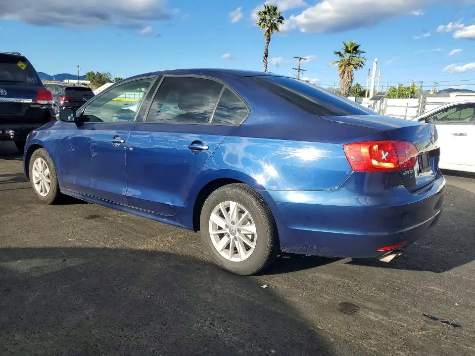 2011 VOLKSWAGEN JETTA SE  