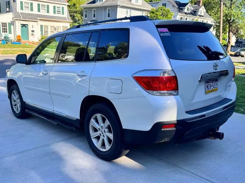 2011 TOYOTA HIGHLANDER BASE  