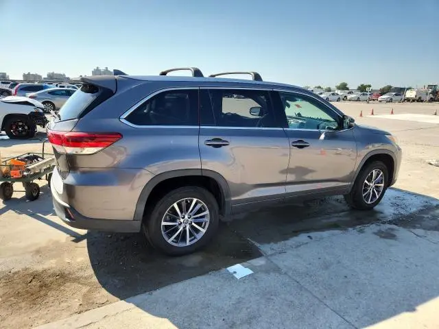 2018 TOYOTA HIGHLANDER SE  