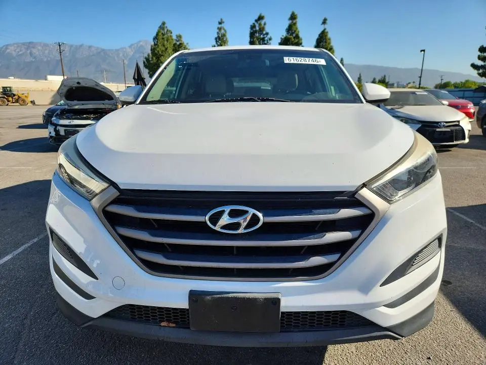 2016 HYUNDAI TUCSON SE  