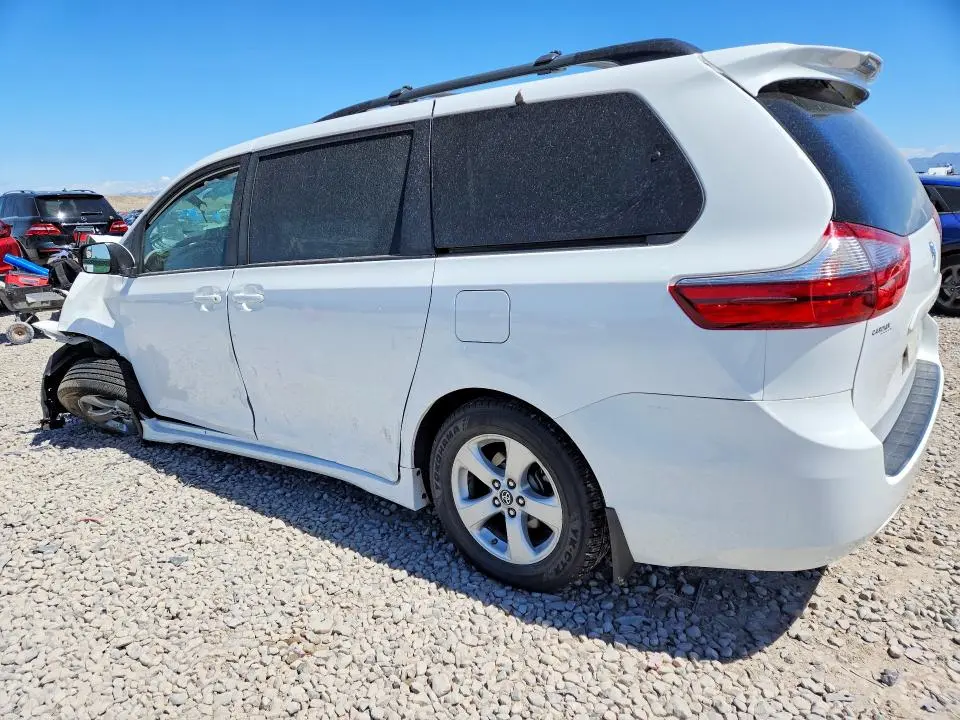 2020 TOYOTA SIENNA LE  