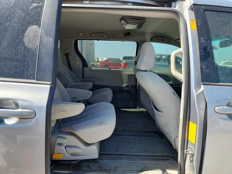 2013 TOYOTA SIENNA LE  