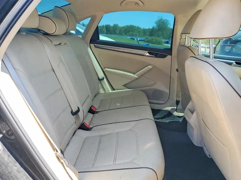 2016 VOLKSWAGEN PASSAT   