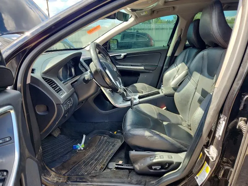2017 VOLVO XC60 T6 DYNAMIC  