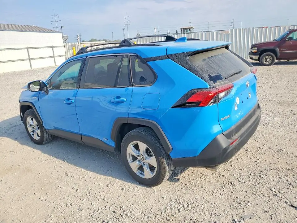 2021 TOYOTA RAV4 XLE  