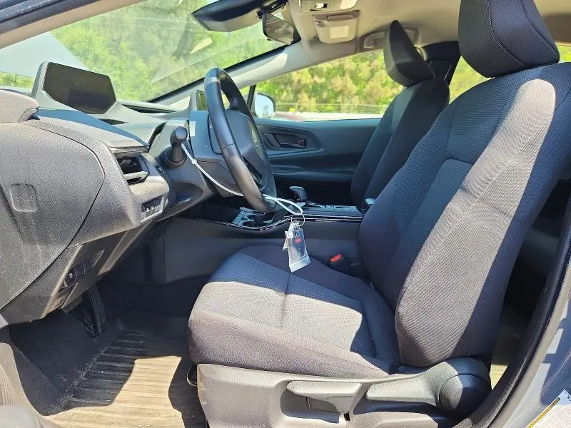 2025 TOYOTA PRIUS LE  