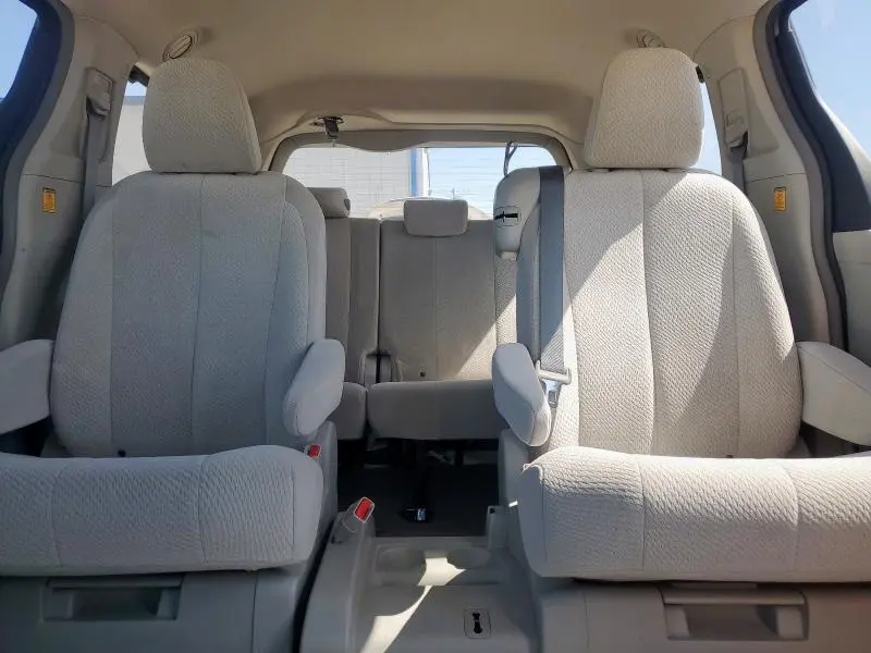 2013 TOYOTA SIENNA LE  