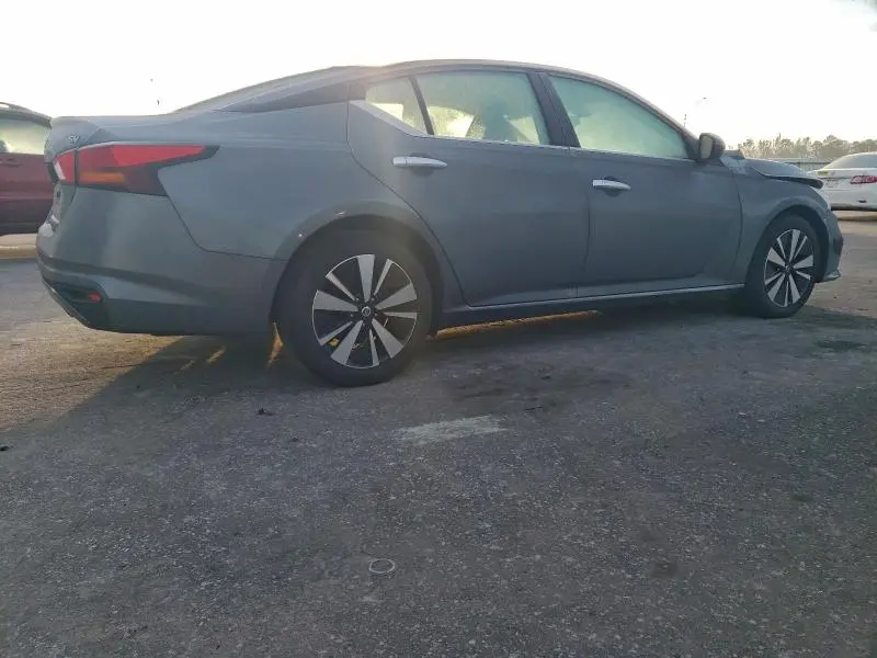 2021 NISSAN ALTIMA SV  