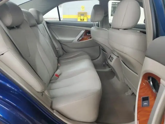 2011 TOYOTA CAMRY SE