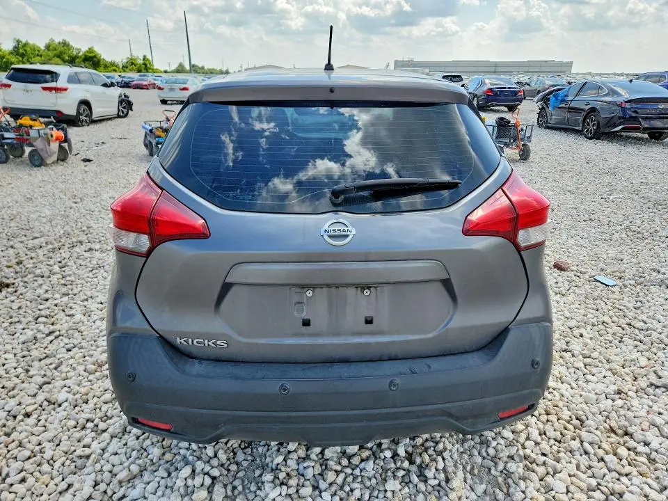 2020 NISSAN KICKS S  