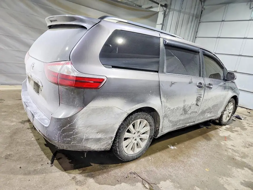 2015 TOYOTA SIENNA LE  